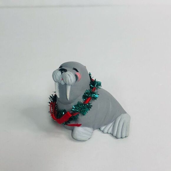 vintage hallmark 1988 jolly walrus wreath christmas ornament cute happy no box - Picture 1 of 5